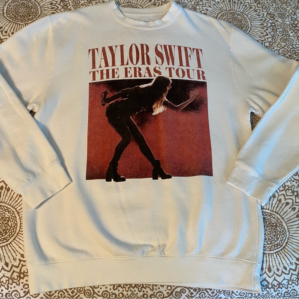 Taylor swift tour sweatshirt size large